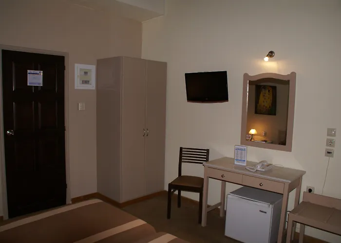 Yria Hotel