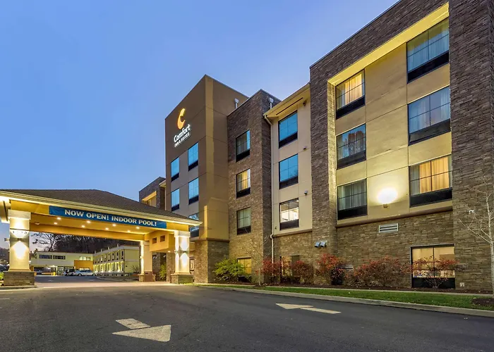 Comfort Inn & Suites Pittsburgh South