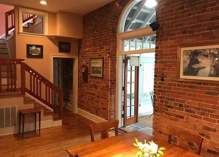 The Front Street Inn