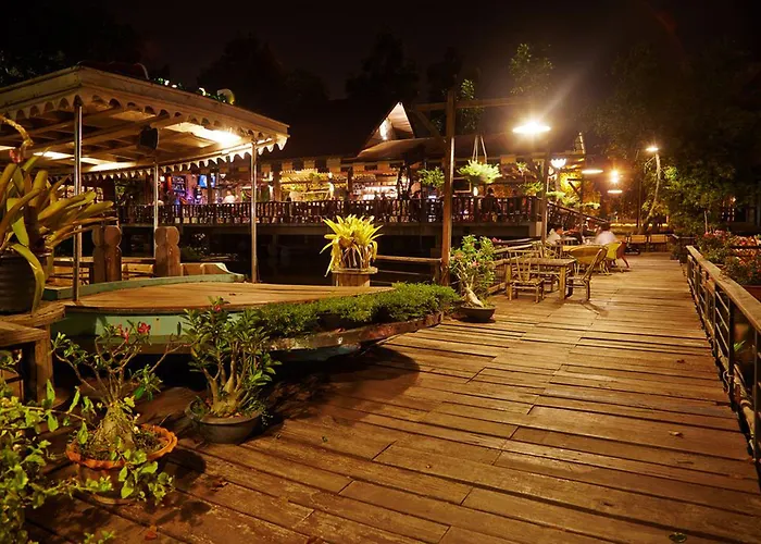 Country Lake View Hotel