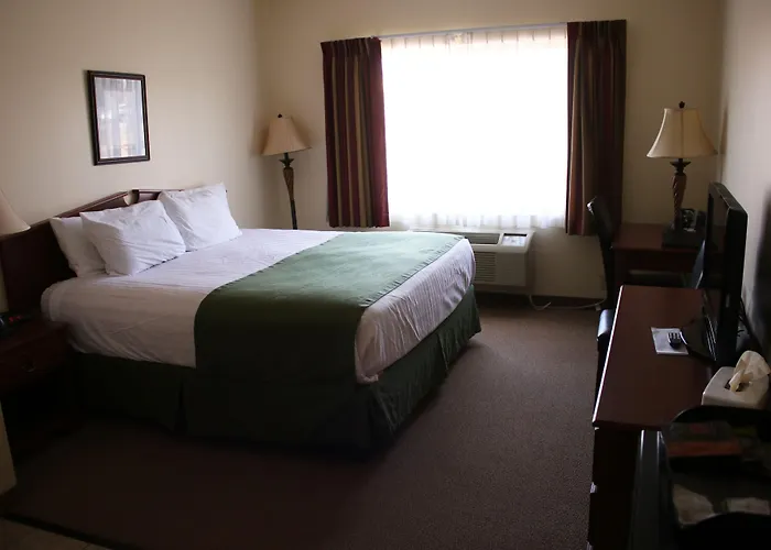 The Edgewood Hotel And Suites