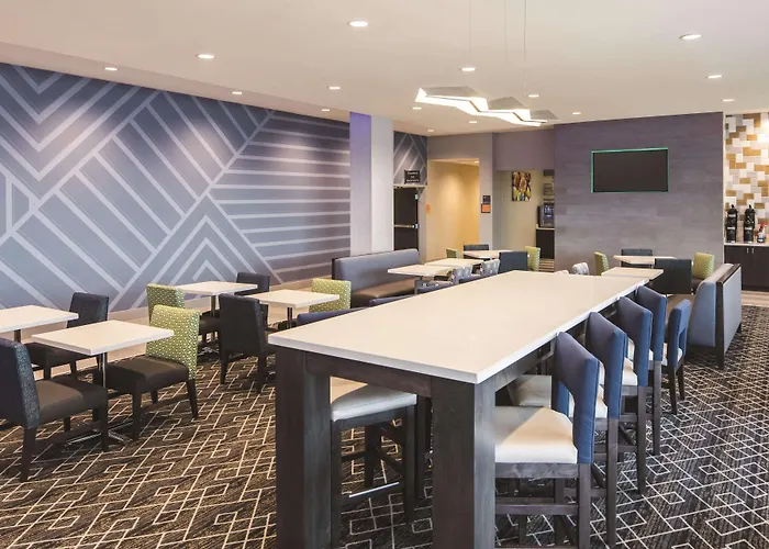 La Quinta Inn & Suites By Wyndham Atlanta South - Mcdonough