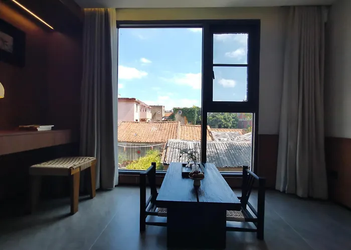 Tuji Lane And Fanghe Homestay