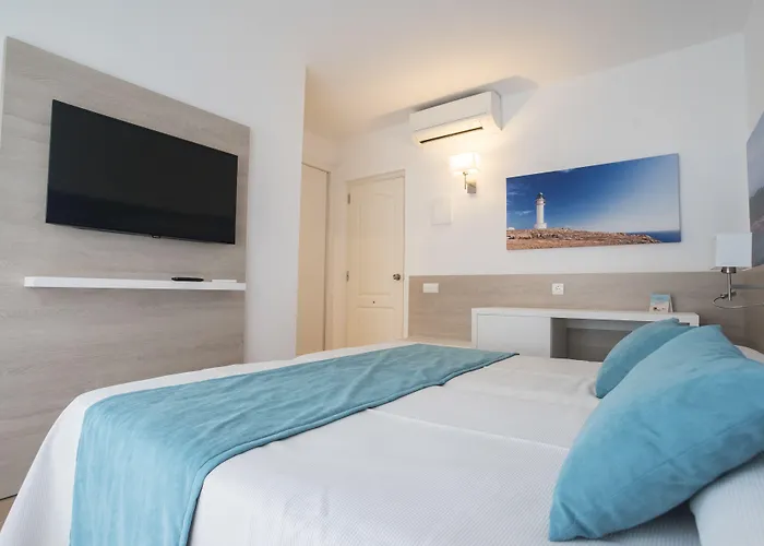 Hostal Es Pi - Emar Hotels