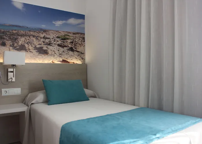 Hostal Es Pi - Emar Hotels