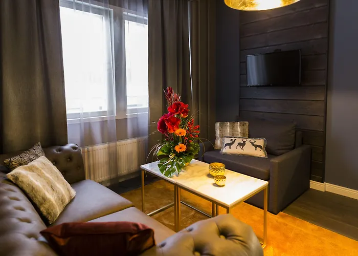 Hotel Golden Circle Suites
