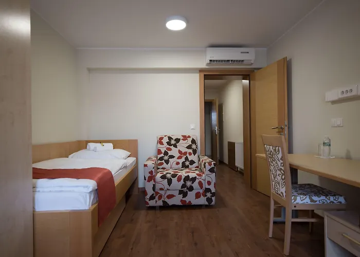 S Hotel - Simple City Centre Stay