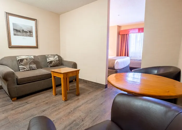 Canmore Inn & Suites