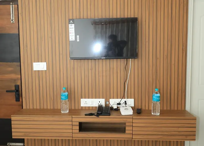 Ishta Hotel And Rooms