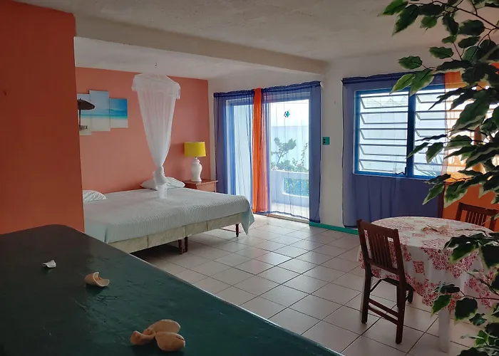 Orrie'S Beach Bar And Hotel