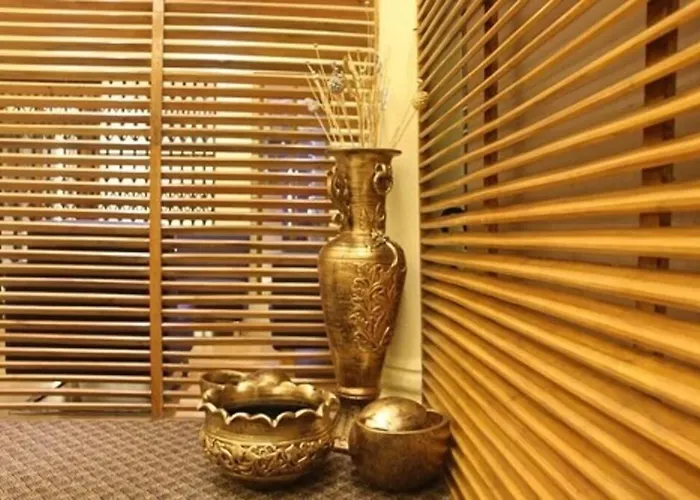 Bottomhill Palace Hotel