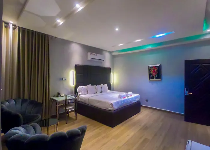 Triple Tee Luxury Hotel & Service Apartments Surulere
