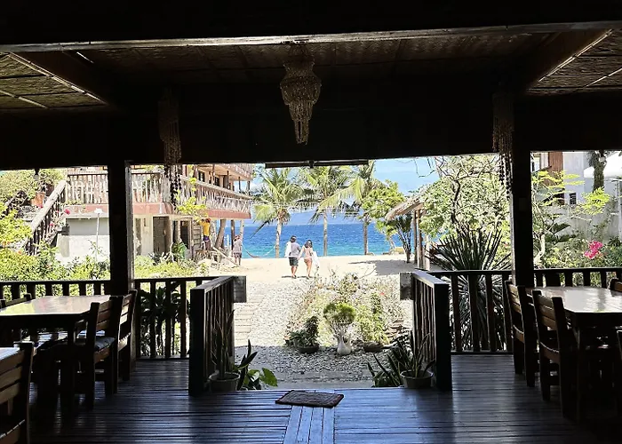 Bamboo House Beach Lodge & Restaurant
