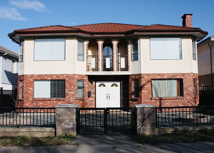 Neocolonial Nouveau Kensington Vacation Home