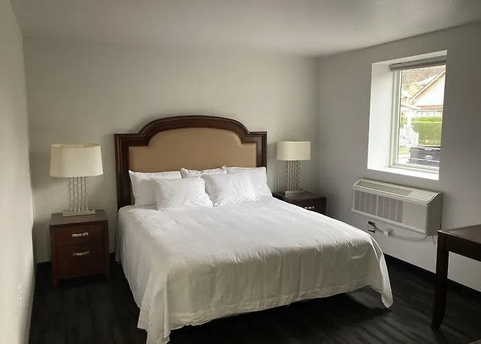 Elker Inn & Suites