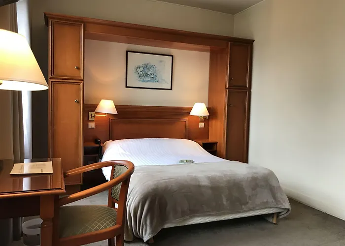 Logis Hôtel Les Airelles Neufchâtel En Bray