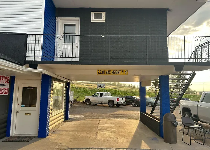 Riverside Motel And Suites