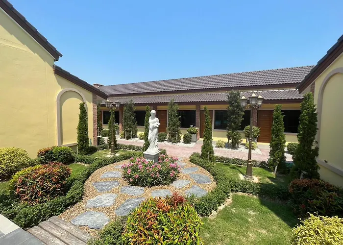 Cottagepine Rayong Resort&Cafe