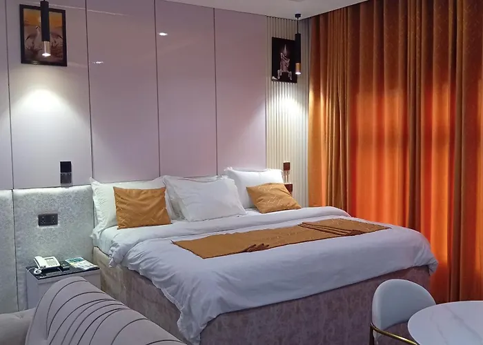 Uptown Life Hotel And Suites
