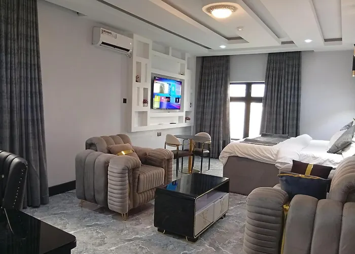 Uptown Life Hotel And Suites