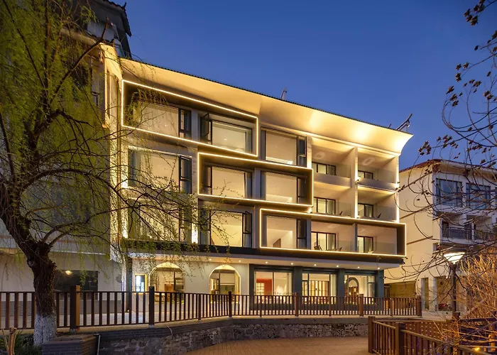 Zhangjiajie National Park East Gate Happy Hotel-River View&City Center&Book Tickets&English Speaking&Free Laundry