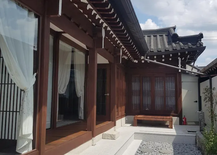 Andong Hanok Stay Hue