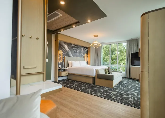 Posh On Kirkwood, A Boutique Hotel