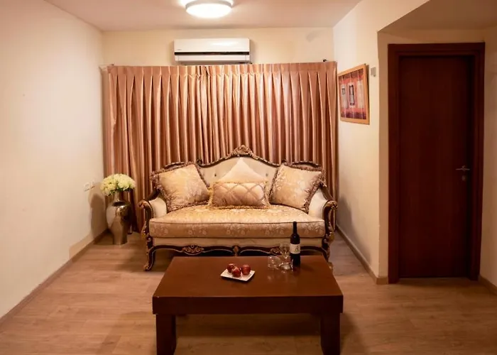 Aristocrat Hotel Glatt Kosher