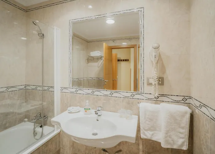 Hotel Reina Isabel