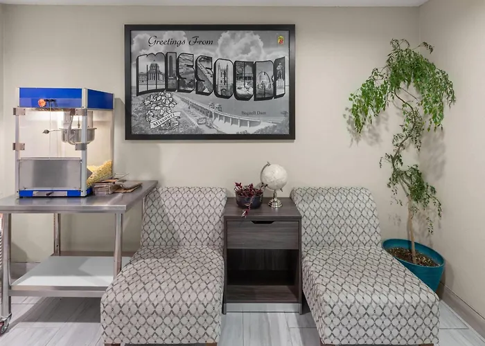 Super 8 By Wyndham Rock Port Mo