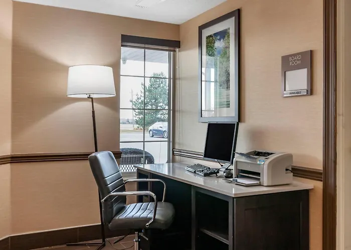 Comfort Inn & Suites Geneva- West Chicago