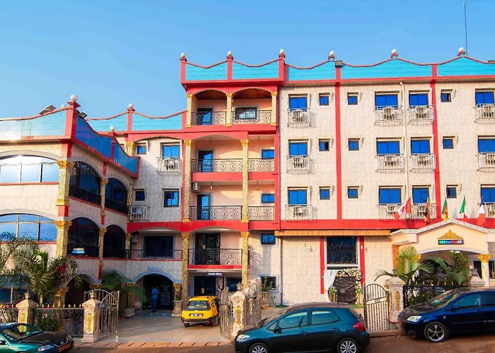 Lynna Hotel