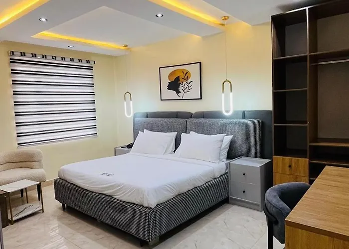 Feliza Hotel And Suites