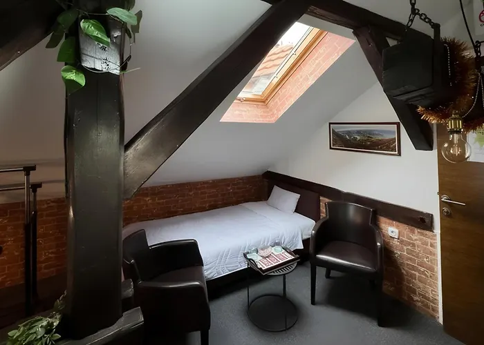 Kp Rooms & Restaurant