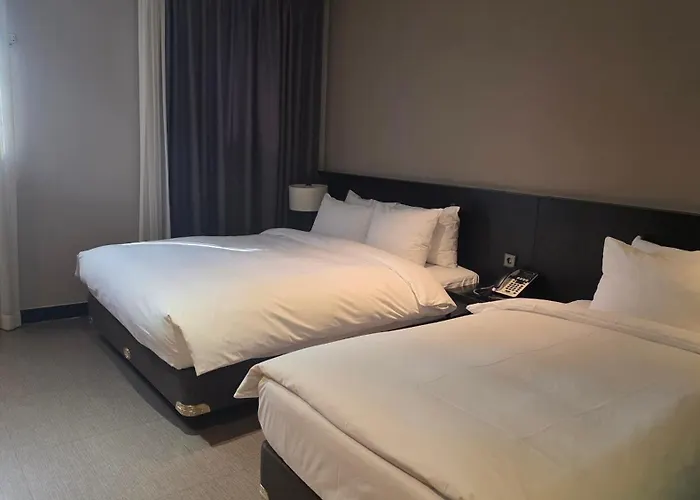 Rivertain Hotel
