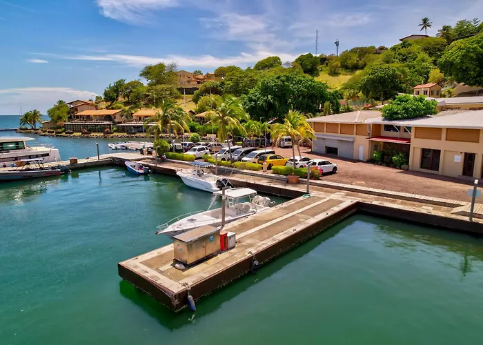 Secret Harbour Boutique Hotel And Marina