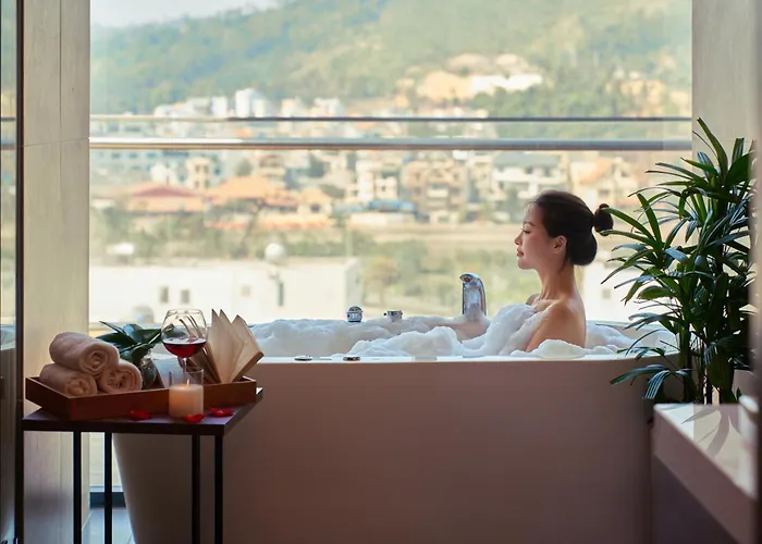 DeLaSea Ha Long Hotel - Modern Bayview Escape