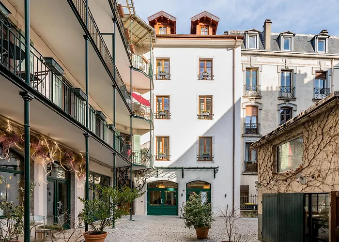 La Cour du 6