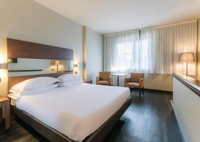 Smart Hotel King, By R Collection Hotels