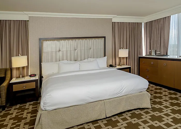 Hilton Niagara Falls/ Fallsview Hotel&Suites