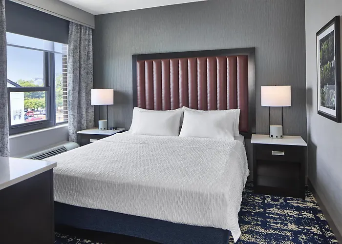 Homewood Suites Savannah Historic District/Riverfront