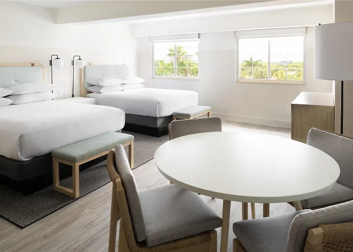 Comfort Suites Seven Mile Beach