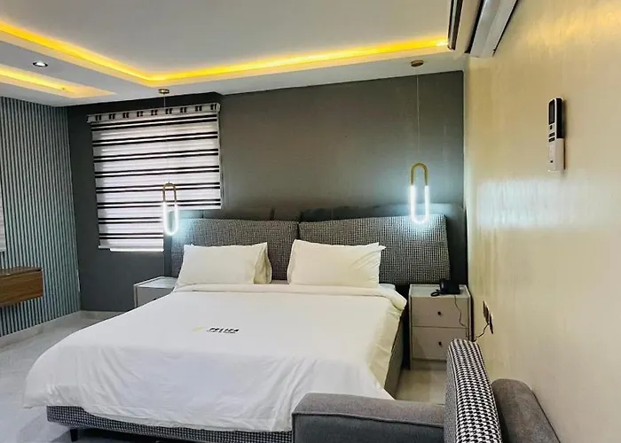 Feliza Hotel And Suites