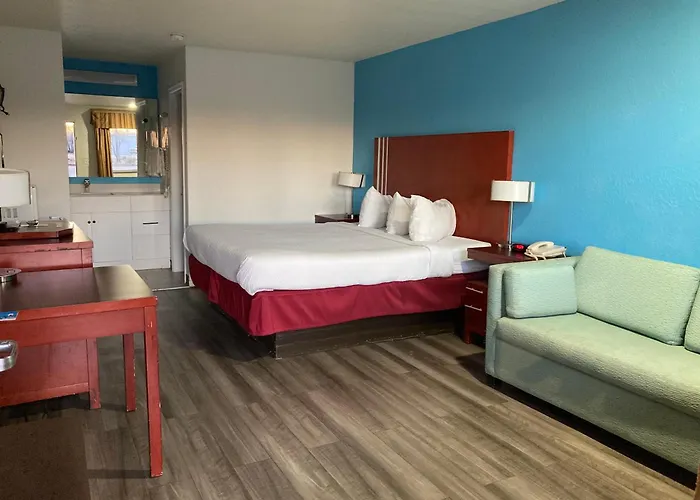 Woodward Inn & Suites
