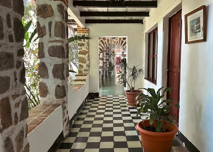 Tzanjuyú Historic - Lakefront Hotel