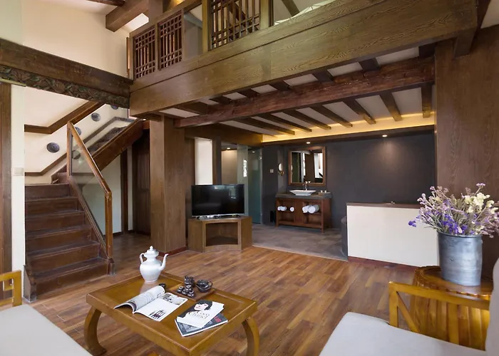 Shangri-La Moon Tibetan Boutique Hotel