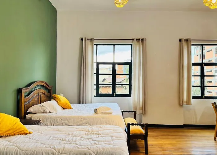 1825 Hotel