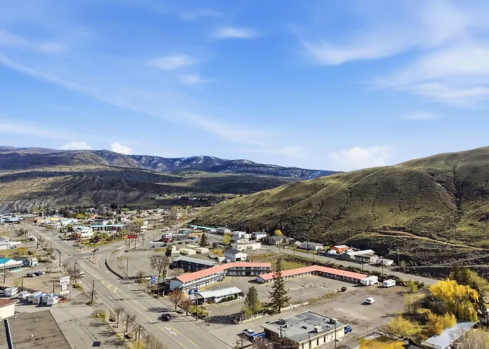 Canada'S Best Value Desert Inn & Suites