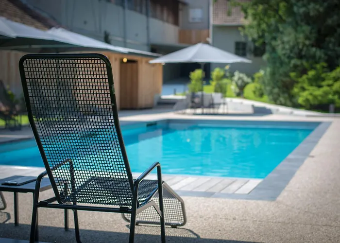 Aux Deux Clefs Hostellerie Groff