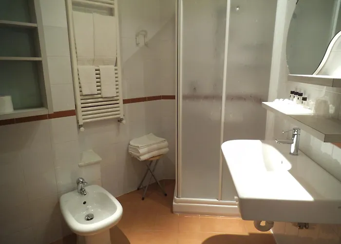 Hotel Ariston & Apartments Varraze